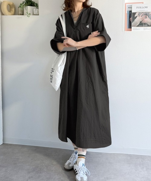 classicalelf(クラシカルエルフ)の「【接触冷感機能付き】サラッと着こなす。胸刺繍入りポケットデザインロールアップサッカーワンピース(ロング丈)(ワンピース・レディース・ブラウン/ブラック×ホワイト/ブラック・X-LARGE/SMALL/MEDIUM/LARGE)」の20枚目の写真