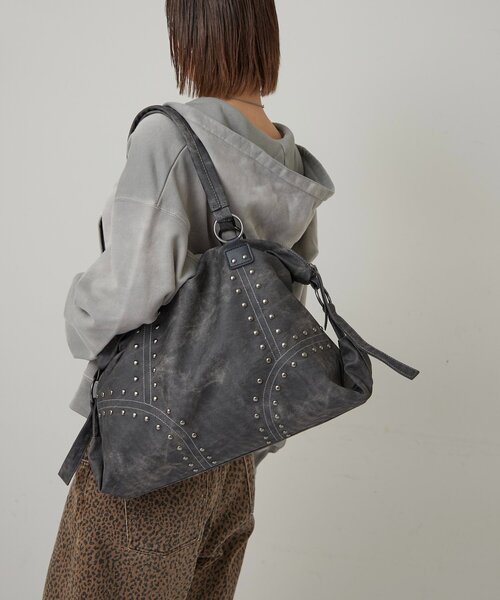 WHO'S WHO gallery（フーズフーギャラリー）の「STUDDED BOSTON BAG（ボストンバッグ・レディース・ブラウン/カーキ/アイボリー/ブラック/キャメル・FREE）」の10枚目の写真