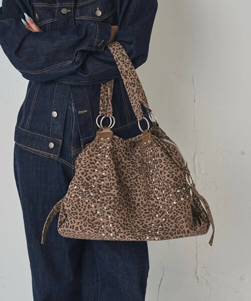 WHO'S WHO gallery（フーズフーギャラリー）の「STUDDED BOSTON BAG（ボストンバッグ・レディース・ブラウン/カーキ/アイボリー/ブラック/キャメル・FREE）」の12枚目の写真