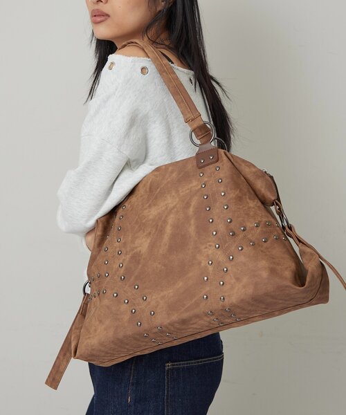 WHO'S WHO gallery（フーズフーギャラリー）の「STUDDED BOSTON BAG（ボストンバッグ・レディース・ブラウン/カーキ/アイボリー/ブラック/キャメル・FREE）」の16枚目の写真