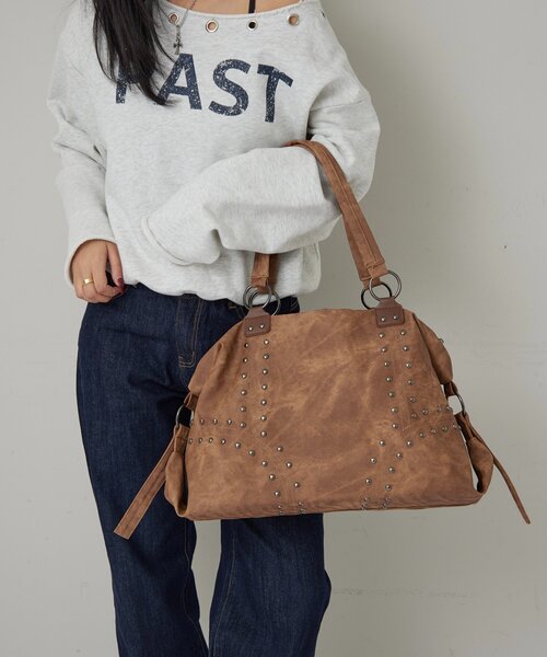 WHO'S WHO gallery（フーズフーギャラリー）の「STUDDED BOSTON BAG（ボストンバッグ・レディース・ブラウン/カーキ/アイボリー/ブラック/キャメル・FREE）」の17枚目の写真