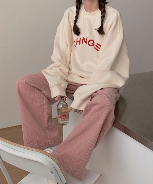 VIBGYOR Women(ヴィブジョー ウィメン)の「【Mayree】 英字デザイン 長袖 トレーナー スウェット(スウェット・レディース・アイボリー/チャコールグレー・MEDIUM/LARGE/X-LARGE)」の3枚目の写真