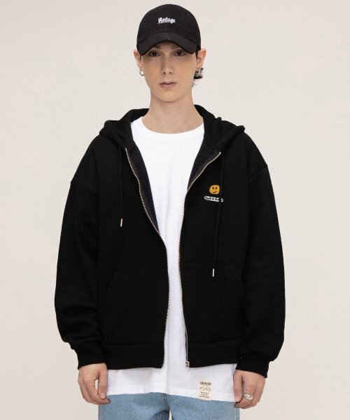GRAVER（グレーバー）の「[UNISEX]ドットボード刺繍フード集業_ブラック（パーカー・レディース・ブラック・MEDIUM/LARGE）」の2枚目の写真