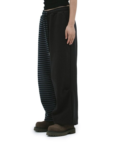 DEFGARMENTS(デフグラメンツ)の「【DEFGARMENTS】STRIPE SWEAT PANTS(その他パンツ・レディース・ブラック・LARGE/MEDIUM)」の1枚目の写真