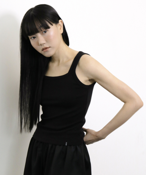 DEARSTALKER(ディアストーカー)の「D. ベーシックコットンベビースクエアネックタンク - 3色(Tシャツ/カットソー・レディース・グレー/ブラック/ホワイト・FREE)」の6枚目の写真