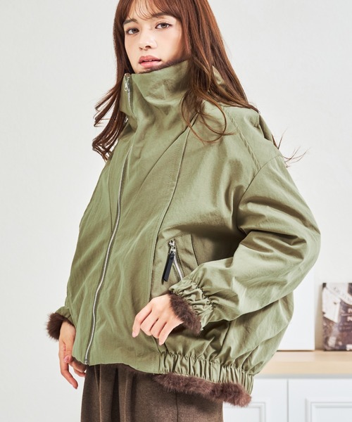 MISCH MASCH(ミッシュマッシュ)の「ZOZO限定 ファー襟ボリュームブルゾン(ブルゾン・レディース・ブラック/カーキ・フリ-)」の2枚目の写真