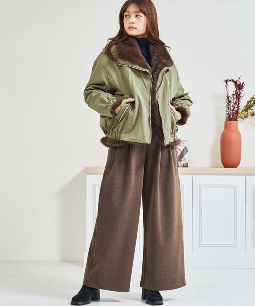 MISCH MASCH(ミッシュマッシュ)の「ZOZO限定 ファー襟ボリュームブルゾン(ブルゾン・レディース・ブラック/カーキ・フリ-)」の16枚目の写真