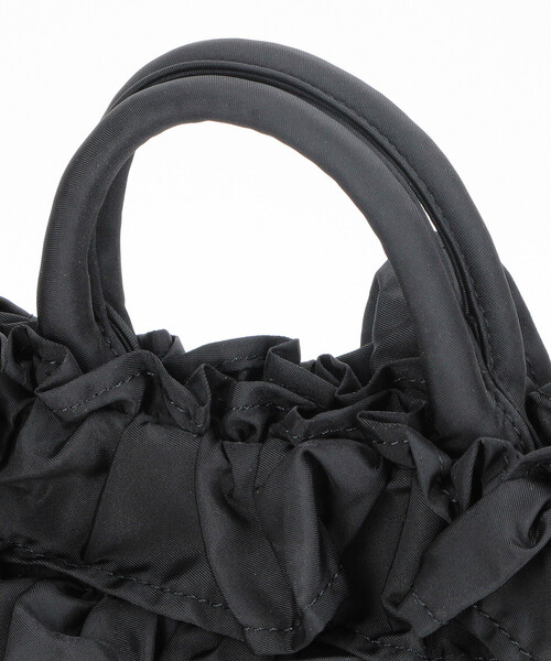 GANNI（ガニー）の「GANNI/ガニー Mini Shopper Ruffle / A7187 / 2WAY フリル ハンドバッグ（マフラー・レディース・ブラック・ONE SIZE）」の5枚目の写真