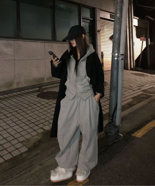 DAUSPICE(ディーオスピス)の「(DUC) Symbol Hoodie Zip-up Grey(パーカー・レディース・チャコールグレー・MEDIUM/LARGE)」の3枚目の写真