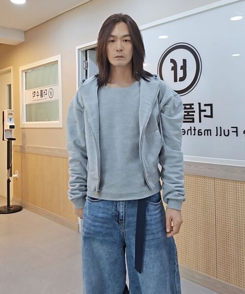 DAUSPICE(ディーオスピス)の「(DUC) Symbol Hoodie Zip-up Grey(パーカー・レディース・チャコールグレー・MEDIUM/LARGE)」の4枚目の写真