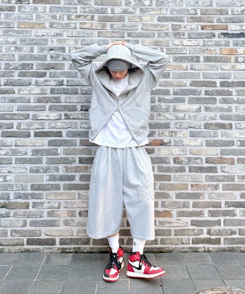 DAUSPICE(ディーオスピス)の「(DUC) Symbol Hoodie Zip-up Grey(パーカー・レディース・チャコールグレー・MEDIUM/LARGE)」の5枚目の写真