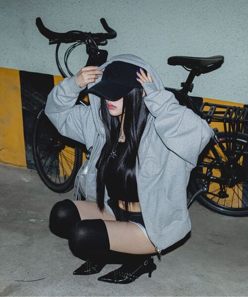 DAUSPICE(ディーオスピス)の「(DUC) Symbol Hoodie Zip-up Grey(パーカー・レディース・チャコールグレー・MEDIUM/LARGE)」の9枚目の写真