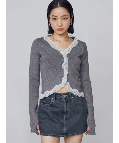 EMODA（エモダ）の「レースエッジフィットリブトップ（ニット/セーター・レディース・ブラック/アイボリー/グレー・FREE）」の20枚目の写真