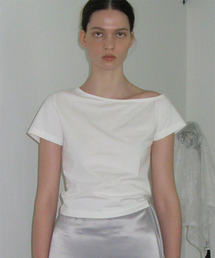 NONMUTE（ノーエンミュート）の「One Off-shoulder Top Cream（Tシャツ/カットソー）」