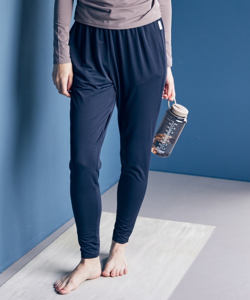 Julier Yoga and Relax（ジュリエヨガアンドリラックス）の「Julier (定番)Ecocoギャザーパンツ（その他パンツ・レディース・グレイッシュベージュ/ブラック/ライトカーキ・2/1/0）」の2枚目の写真
