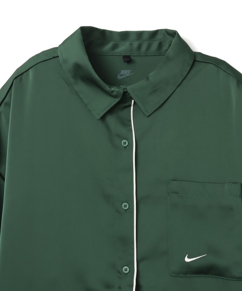 NIKE(ナイキ)の「NIKE AS W NSW OFFLN WVN STN LS TOP / ナイキ ウィメンズ NSW OFFLN ウーヴン STN L/S トップ 【SP】(シャツ/ブラウス・レディース・ブラック/グリーン・S/M/L)」の4枚目の写真