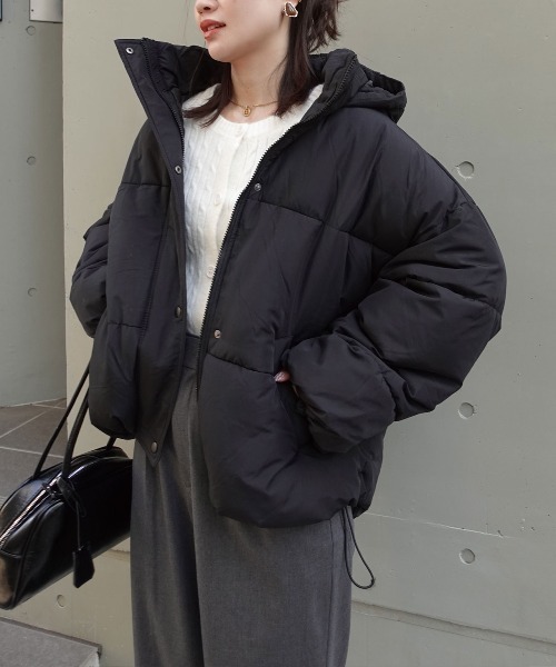 CORNERS（コーナーズ）の「裾ラウンドフェイクダウンブルゾン（ブルゾン・レディース・ライトベージュ/ブラック/アイボリー・M）」の5枚目の写真