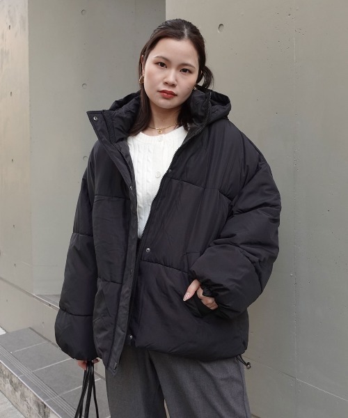 CORNERS（コーナーズ）の「裾ラウンドフェイクダウンブルゾン（ブルゾン・レディース・ライトベージュ/ブラック/アイボリー・M）」の6枚目の写真