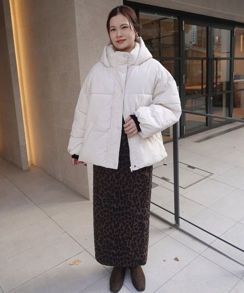 CORNERS（コーナーズ）の「裾ラウンドフェイクダウンブルゾン（ブルゾン・レディース・ライトベージュ/ブラック/アイボリー・M）」の9枚目の写真