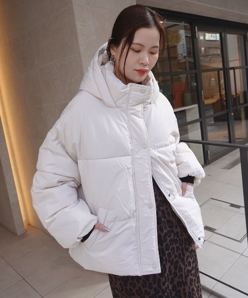 CORNERS（コーナーズ）の「裾ラウンドフェイクダウンブルゾン（ブルゾン・レディース・ライトベージュ/ブラック/アイボリー・M）」の11枚目の写真