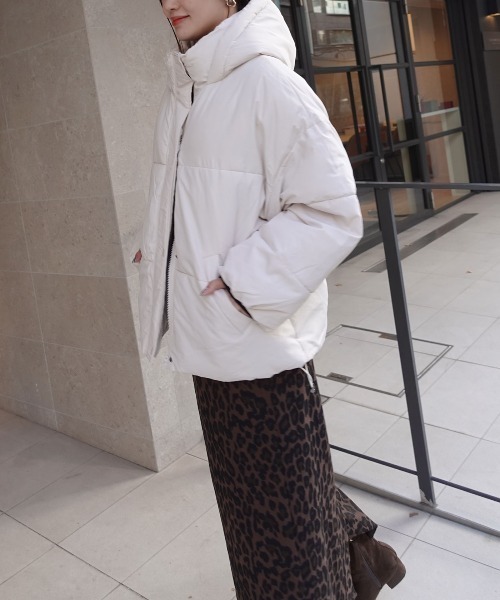 CORNERS（コーナーズ）の「裾ラウンドフェイクダウンブルゾン（ブルゾン・レディース・ライトベージュ/ブラック/アイボリー・M）」の12枚目の写真