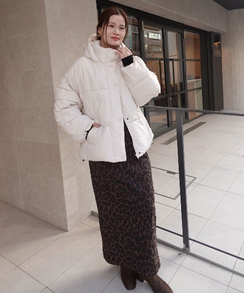 CORNERS（コーナーズ）の「裾ラウンドフェイクダウンブルゾン（ブルゾン・レディース・ライトベージュ/ブラック/アイボリー・M）」の13枚目の写真