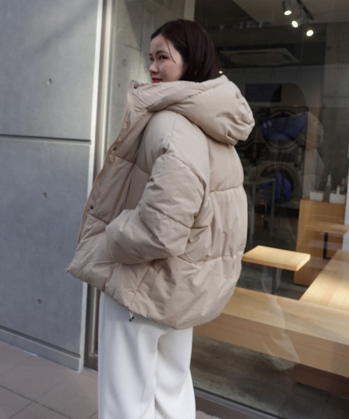 CORNERS（コーナーズ）の「裾ラウンドフェイクダウンブルゾン（ブルゾン・レディース・ライトベージュ/ブラック/アイボリー・M）」の15枚目の写真