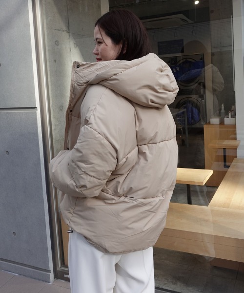 CORNERS（コーナーズ）の「裾ラウンドフェイクダウンブルゾン（ブルゾン・レディース・ライトベージュ/ブラック/アイボリー・M）」の16枚目の写真