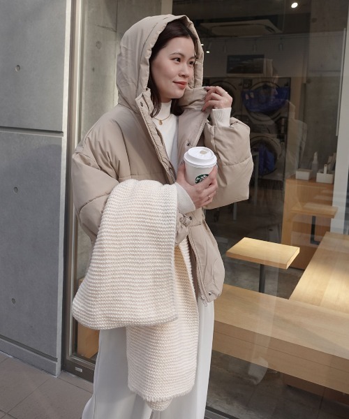 CORNERS（コーナーズ）の「裾ラウンドフェイクダウンブルゾン（ブルゾン・レディース・ライトベージュ/ブラック/アイボリー・M）」の17枚目の写真