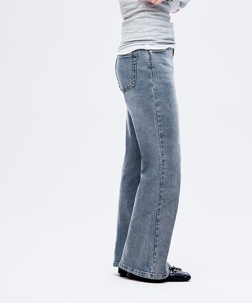 coca(coca)(コカ)の「ムーヴデニムフレアパンツ(デニムパンツ・レディース・ライトブルー/ブルー・L/M/S)」の6枚目の写真