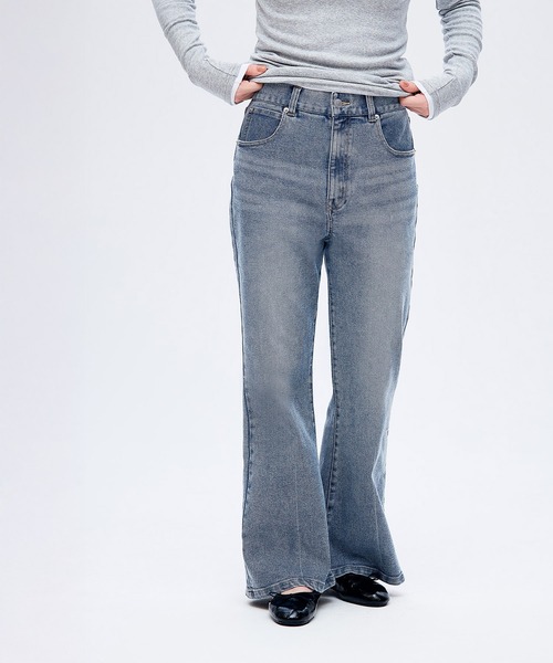 coca(coca)(コカ)の「ムーヴデニムフレアパンツ(デニムパンツ・レディース・ライトブルー/ブルー・L/M/S)」の8枚目の写真