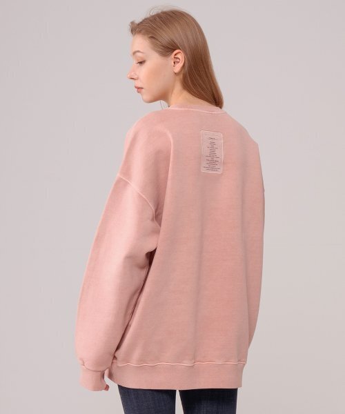 ICONOGRAPHY(アイコノグラフィー)の「PIGMENT HEAVY COTTON LABEL ART INDIGOP(スウェット・レディース・ライトピンク・LARGE/MEDIUM/X-LARGE)」の4枚目の写真