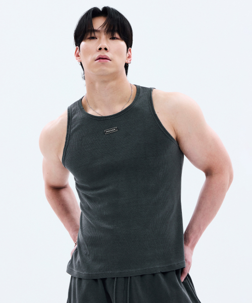 MIHAK(ミハク)の「メタルラベルピグメントダイングマッスルタンクトップ(チャコール)(Tシャツ/カットソー・メンズ・その他・1/2/3)」の1枚目の写真