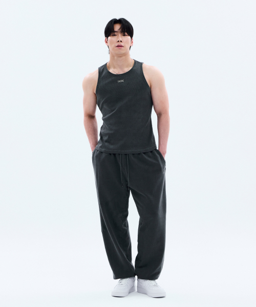 MIHAK(ミハク)の「メタルラベルピグメントダイングマッスルタンクトップ(チャコール)(Tシャツ/カットソー・メンズ・その他・1/2/3)」の2枚目の写真