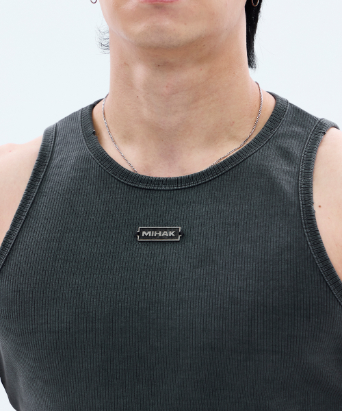 MIHAK(ミハク)の「メタルラベルピグメントダイングマッスルタンクトップ(チャコール)(Tシャツ/カットソー・メンズ・その他・1/2/3)」の4枚目の写真