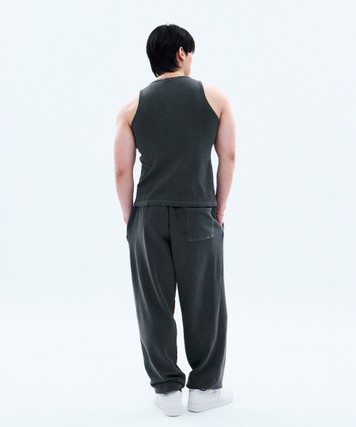 MIHAK(ミハク)の「メタルラベルピグメントダイングマッスルタンクトップ(チャコール)(Tシャツ/カットソー・メンズ・その他・1/2/3)」の6枚目の写真