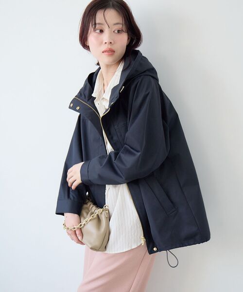 le.coeur blanc（ルクールブラン）の「ツイルストレッチフードブルゾン（ブルゾン・レディース・ネイビー/ベージュ/アイボリー・38）」の6枚目の写真