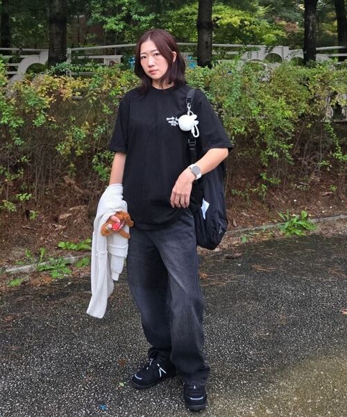URBANAGE(アーバンエイジ)の「カーペンター ワイドデニムパンツ_ブラック(デニムパンツ・レディース・その他・SMALL/X-LARGE/MEDIUM/LARGE)」の4枚目の写真