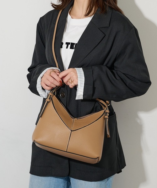AULENTTI(オウレンティ)の「【AULENTTI】パネルレザーショルダーバッグ AP-370-DO(ショルダーバッグ・レディース・ベージュ/ブラック・FREE)」の8枚目の写真