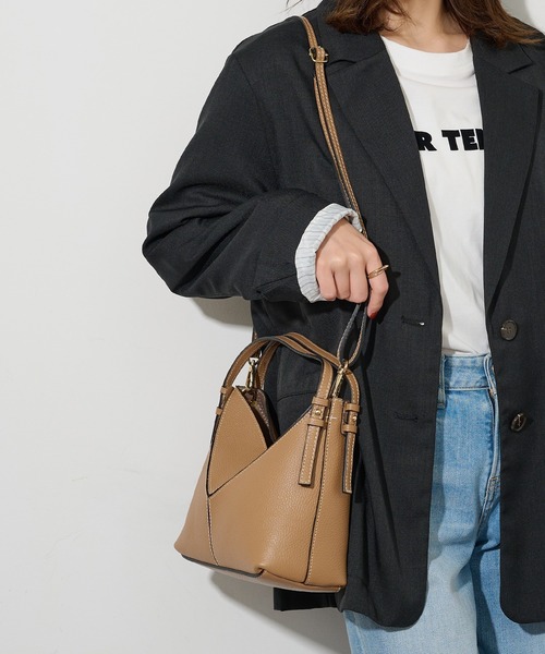 AULENTTI(オウレンティ)の「【AULENTTI】パネルレザーショルダーバッグ AP-370-DO(ショルダーバッグ・レディース・ベージュ/ブラック・FREE)」の5枚目の写真