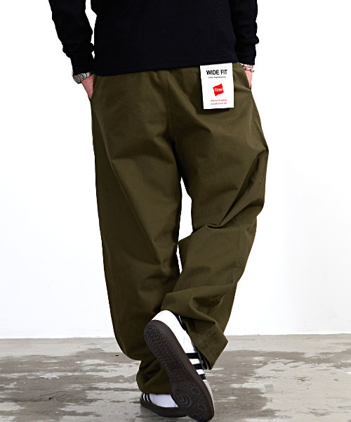 HANES(ヘインズ)の「『Hanes/ヘインズ』ワイドフィットノータックチノパンツ(チノパンツ・メンズ・カーキ/ダークベージュ・LL/L)」の2枚目の写真