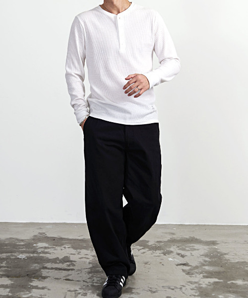 HANES(ヘインズ)の「『Hanes/ヘインズ』ワイドフィットノータックチノパンツ(チノパンツ・メンズ・カーキ/ダークベージュ/ブラック・LL/L/M)」の5枚目の写真