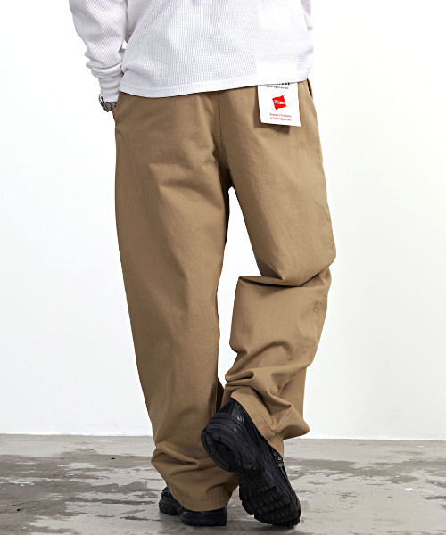 HANES(ヘインズ)の「『Hanes/ヘインズ』ワイドフィットノータックチノパンツ(チノパンツ・メンズ・カーキ/ダークベージュ/ブラック・LL/L/M)」の6枚目の写真