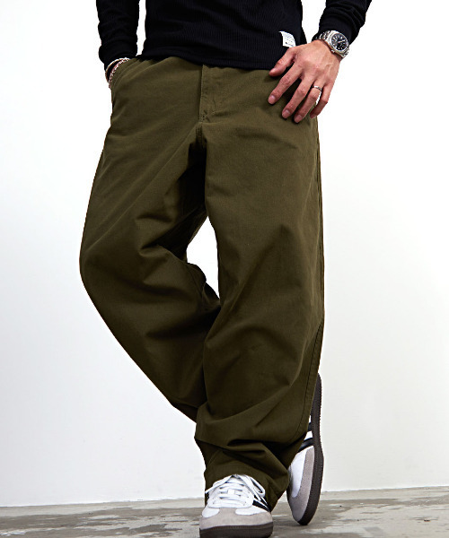 HANES(ヘインズ)の「『Hanes/ヘインズ』ワイドフィットノータックチノパンツ(チノパンツ・メンズ・カーキ/ダークベージュ/ブラック・LL/L/M)」の8枚目の写真
