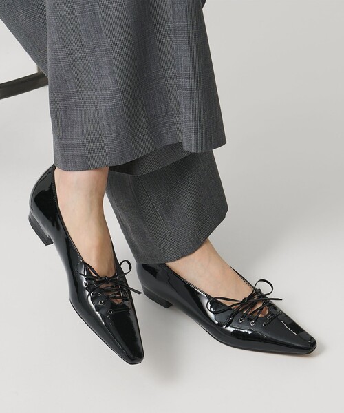 UNITED ARROWS（ユナイテッドアローズ）の「エナメル レースアップ フラットシューズ（パンプス・レディース・ブラック/ワイン・36/36h/35h/35/38/37/37h）」の3枚目の写真