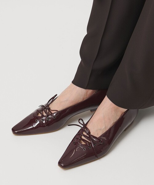 UNITED ARROWS（ユナイテッドアローズ）の「エナメル レースアップ フラットシューズ（パンプス・レディース・ブラック/ワイン・36/36h/35h/35/38/37/37h）」の5枚目の写真