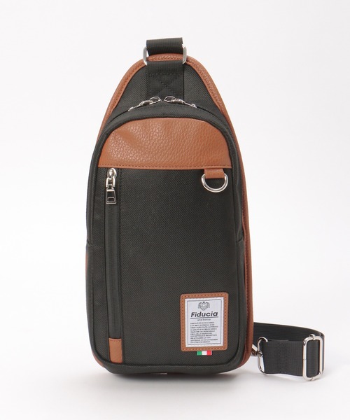 ikka（イッカ）の「配色切り替えボディバッグ（ボディバッグ/ウエストポーチ・メンズ・オリーブ/ブラック/ネイビー・FREE）」の4枚目の写真