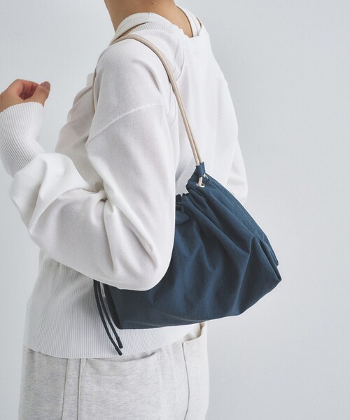 &MyuQ(アンドミューク)の「&MyuQ|HEBE petit(ショルダーバッグ・レディース・ブルー/ブラック・00)」の4枚目の写真
