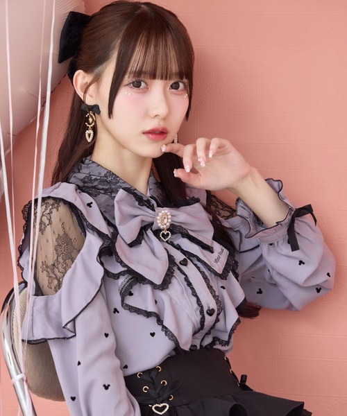 ROJITA(ロジータ)の「【Disney collection by ROJITA】ミッキーシルエットフロッキープリントブラウス(シャツ/ブラウス・レディース・パープル/ピンク/グレー・FREE)」の2枚目の写真