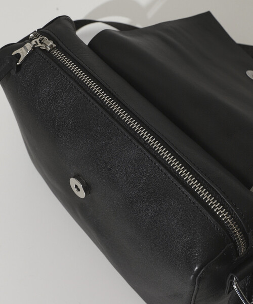 Firsthand（ファーストハンド）の「Firsthand/ファーストハンド Leather Editor's Flap Shoulder Bag / レザー エディターズ フラップショルダー / 牛革 / 撥水レザー（ショルダーバッグ・メンズ・ブラック・ONE SIZE）」の11枚目の写真